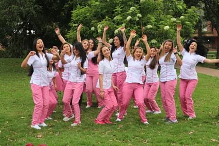 Estudiante y grupo CENESTETICA 3